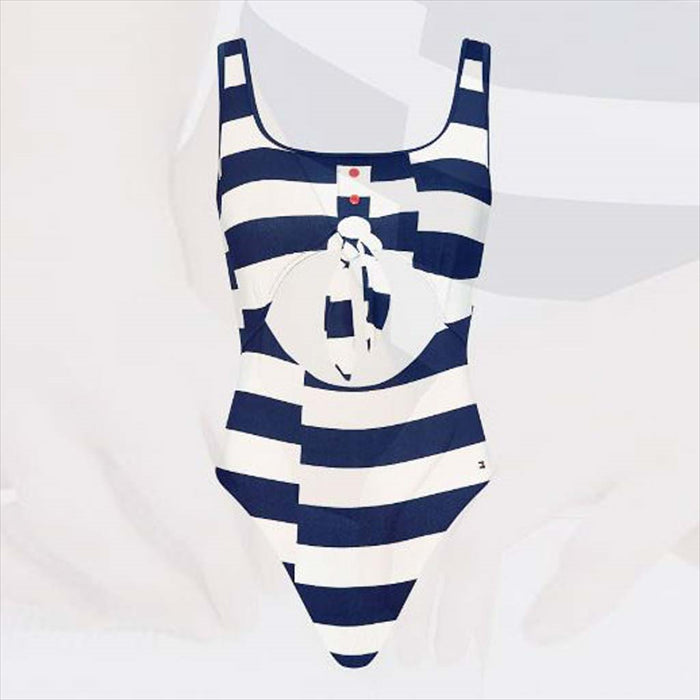 زي سباحة قطعة واحدة