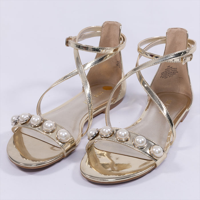 صندل فلات مزين باللؤلؤ