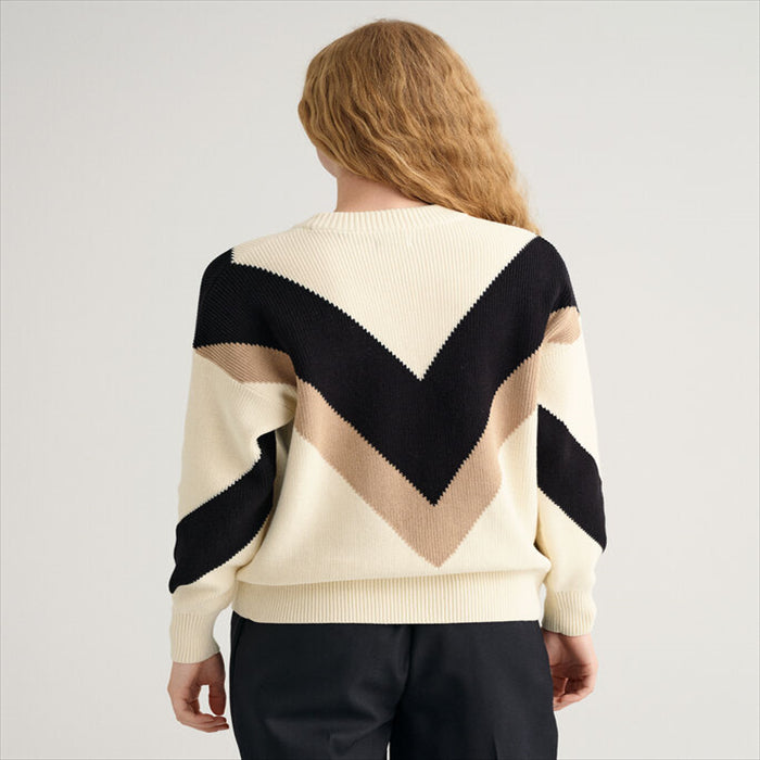 بلوزة شتوية بألوان وتناسق مميز