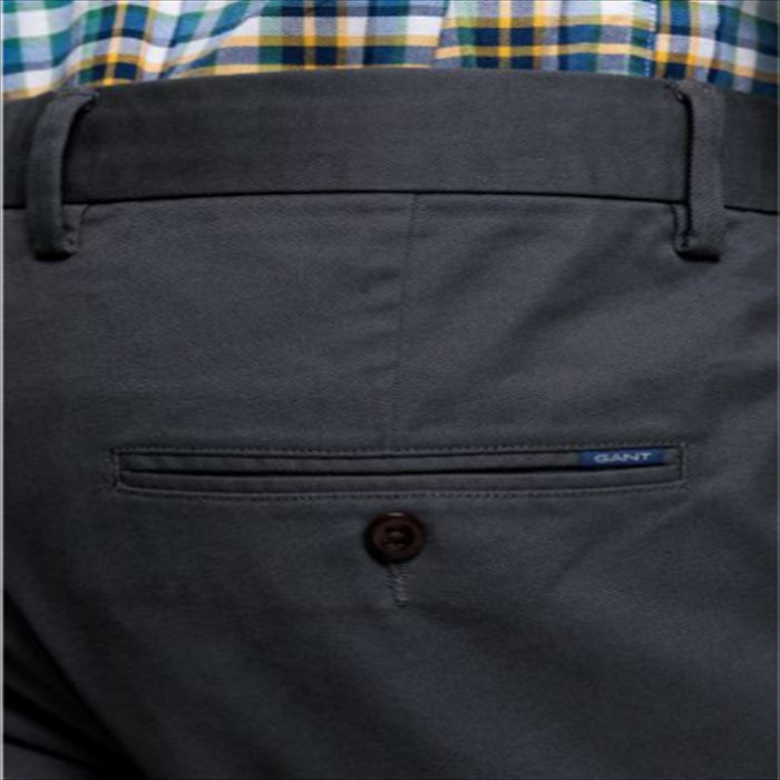 بنطال قصة ضيقة