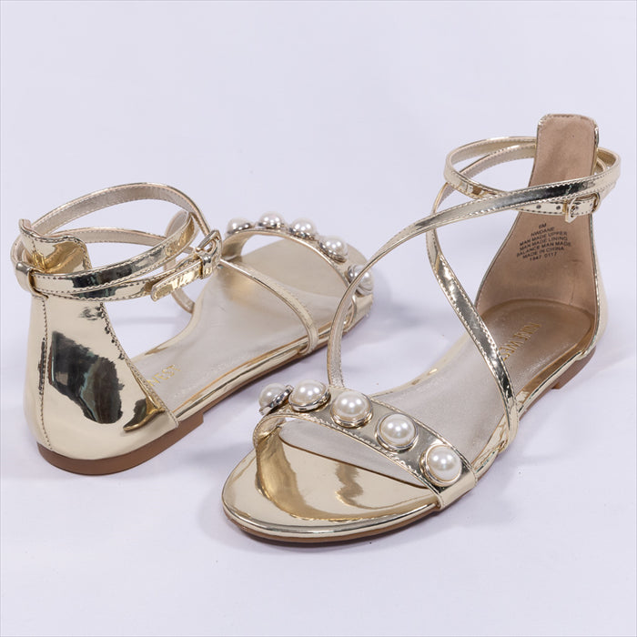 صندل فلات مزين باللؤلؤ