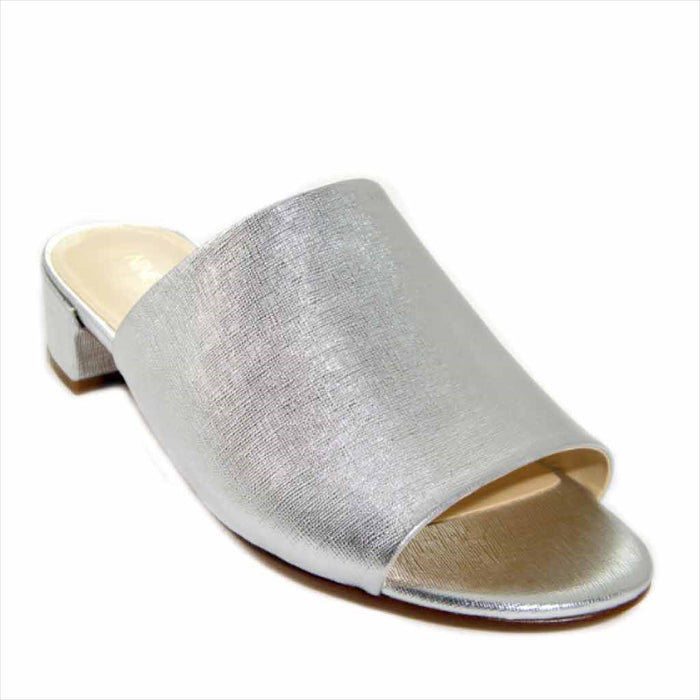 حذاء كعب عالي