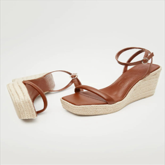 حذاء كعب طويل