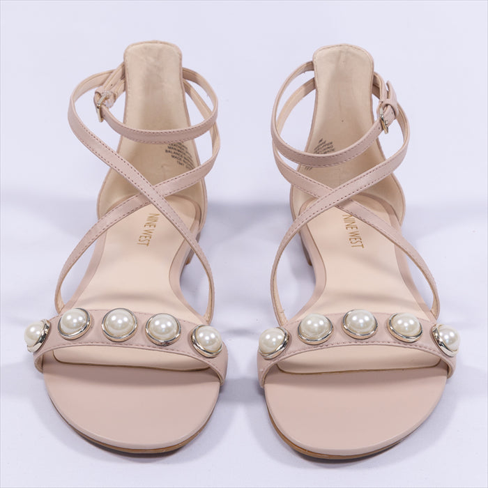 صندل فلات مزين باللؤلؤ