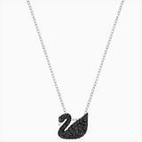 قلادة Swarovski Iconic Swan بجعة ، صغير ، أسود ، مطلي بالروديوم