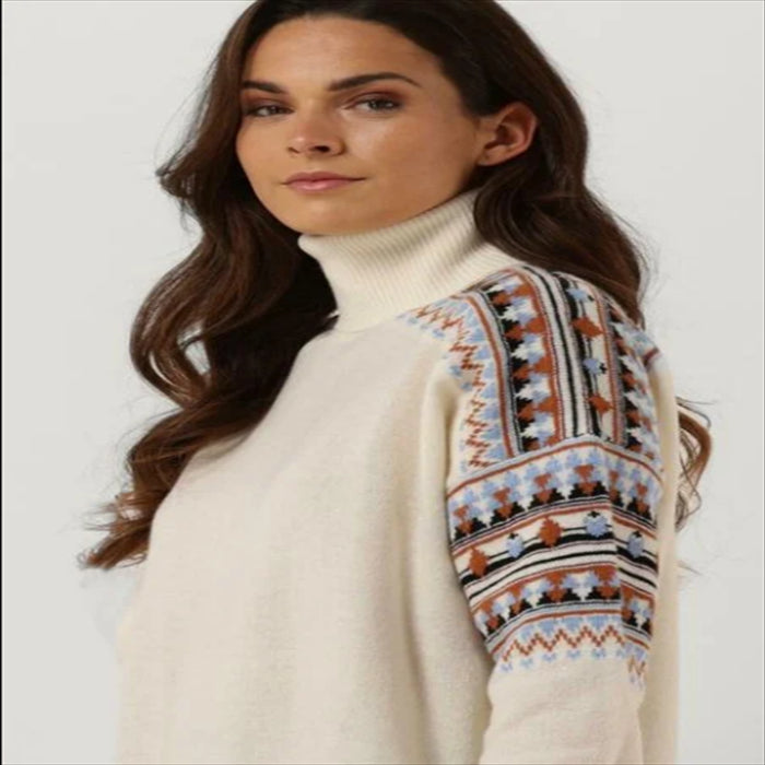 بلوزة قبة عالية